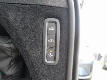 VOLVO XC90 Ultra T8 AWD Plug-in Pano B&W FourC AHK HUD