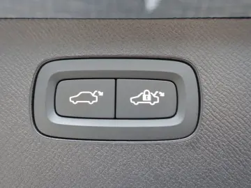 VOLVO XC90 Ultra T8 AWD Plug-in Pano B&W FourC AHK HUD