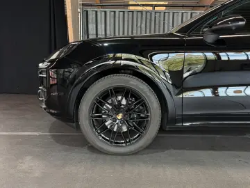 PORSCHE Cayenne Coupe (Approved Sportabgasan. Bose)