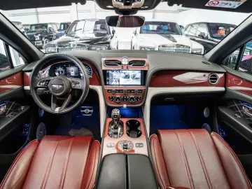 Bentley Bentayga 4.0 V8 EWB Mulliner New Model