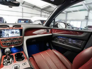 Bentley Bentayga 4.0 V8 EWB Mulliner New Model