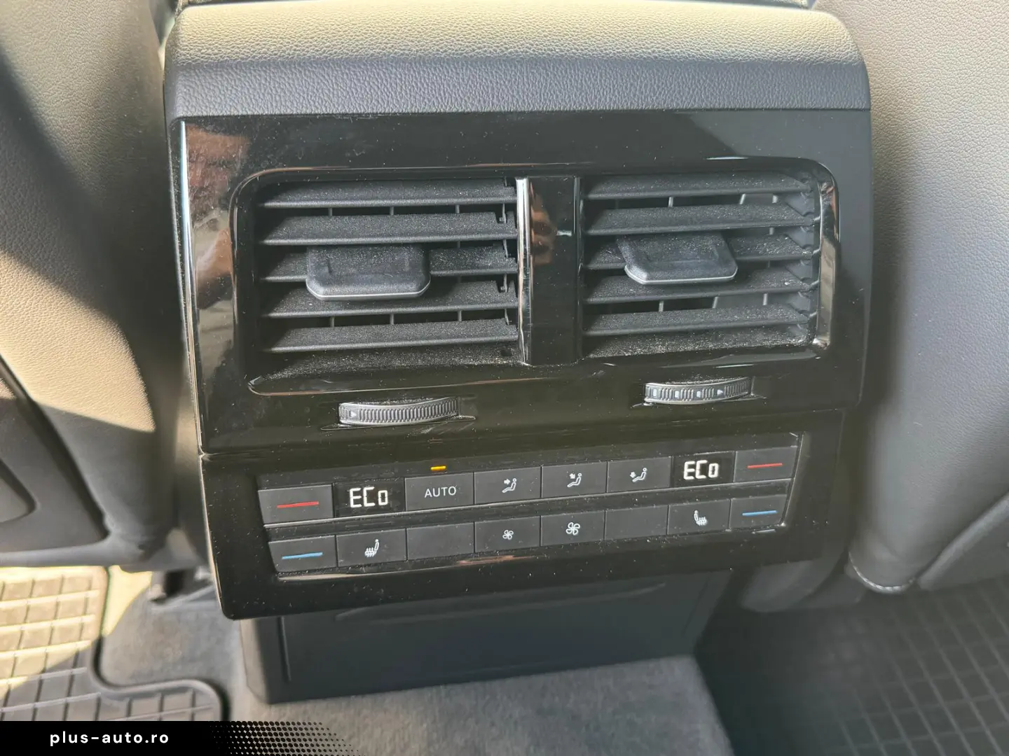 Volkswagen TOUAREG SUV 2020