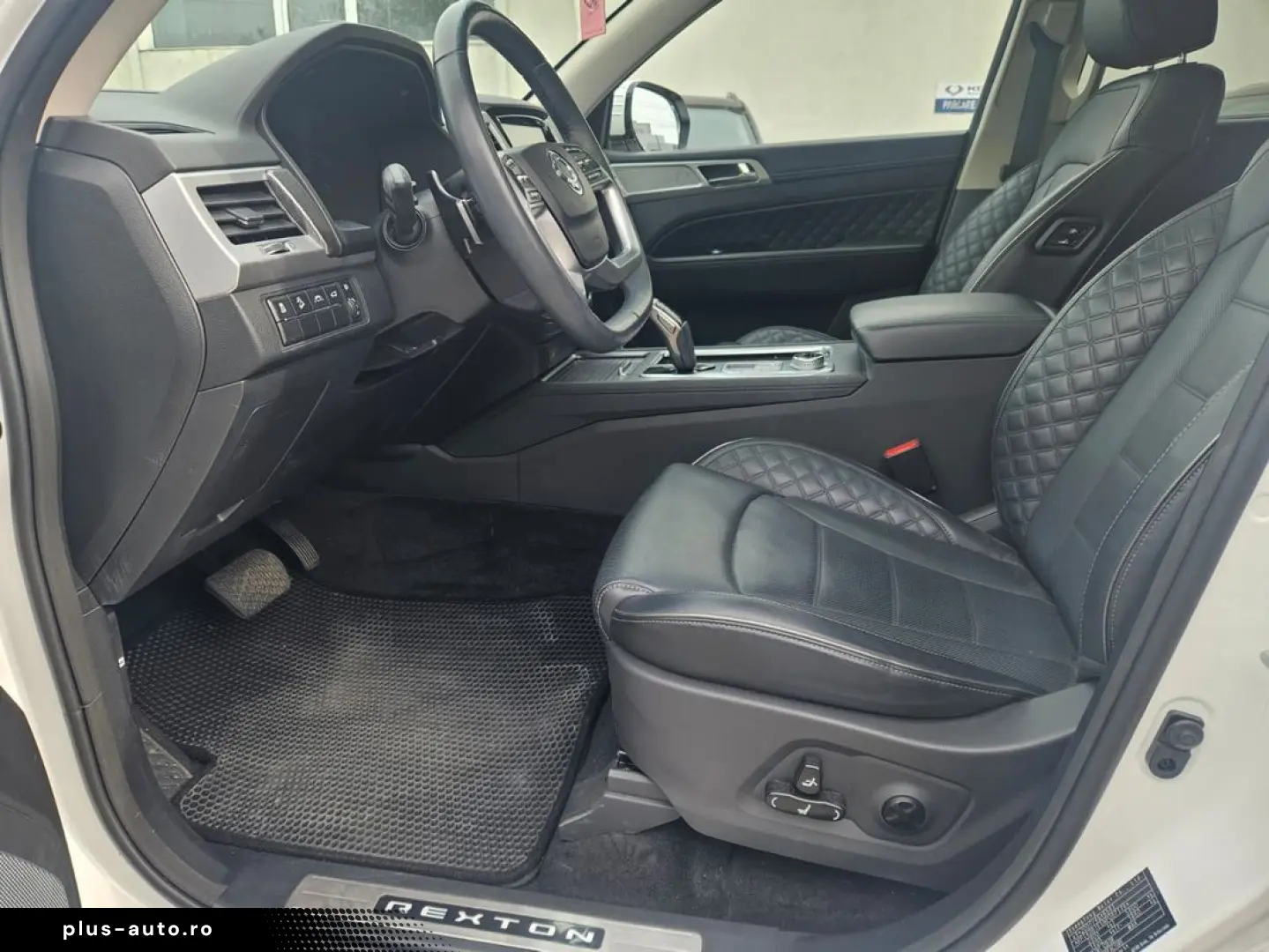 Ssangyong Rexton Premium plus cu trapa si praguri electrice