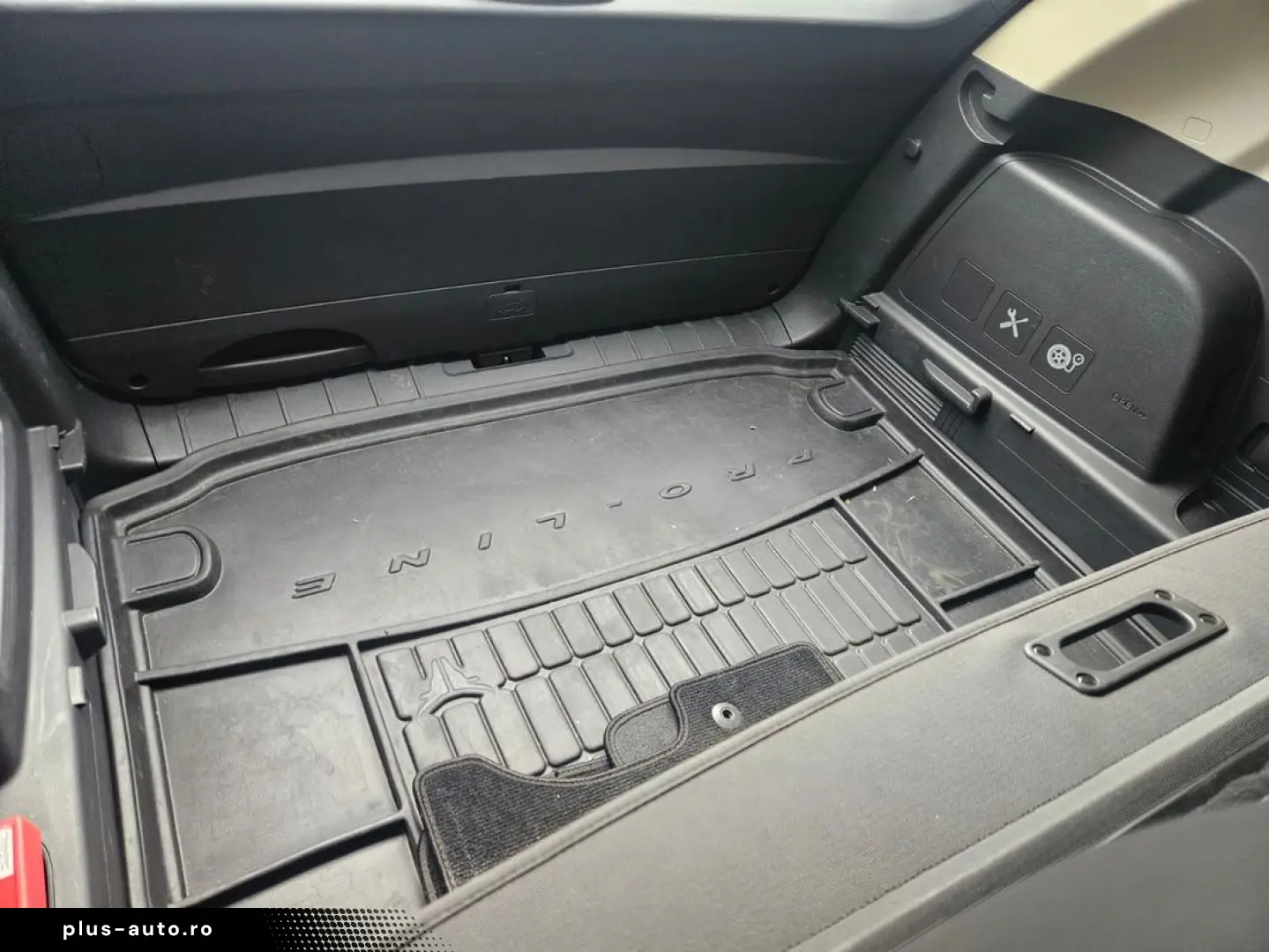 Ssangyong Rexton Premium plus cu trapa si praguri electrice