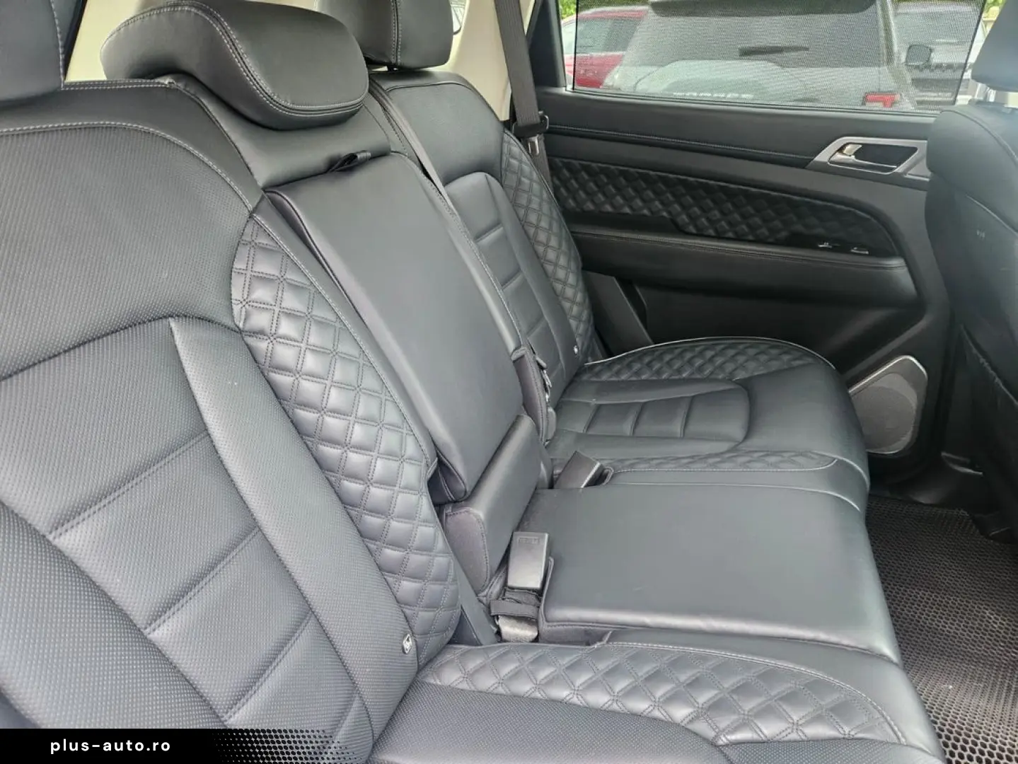 Ssangyong Rexton Premium plus cu trapa si praguri electrice