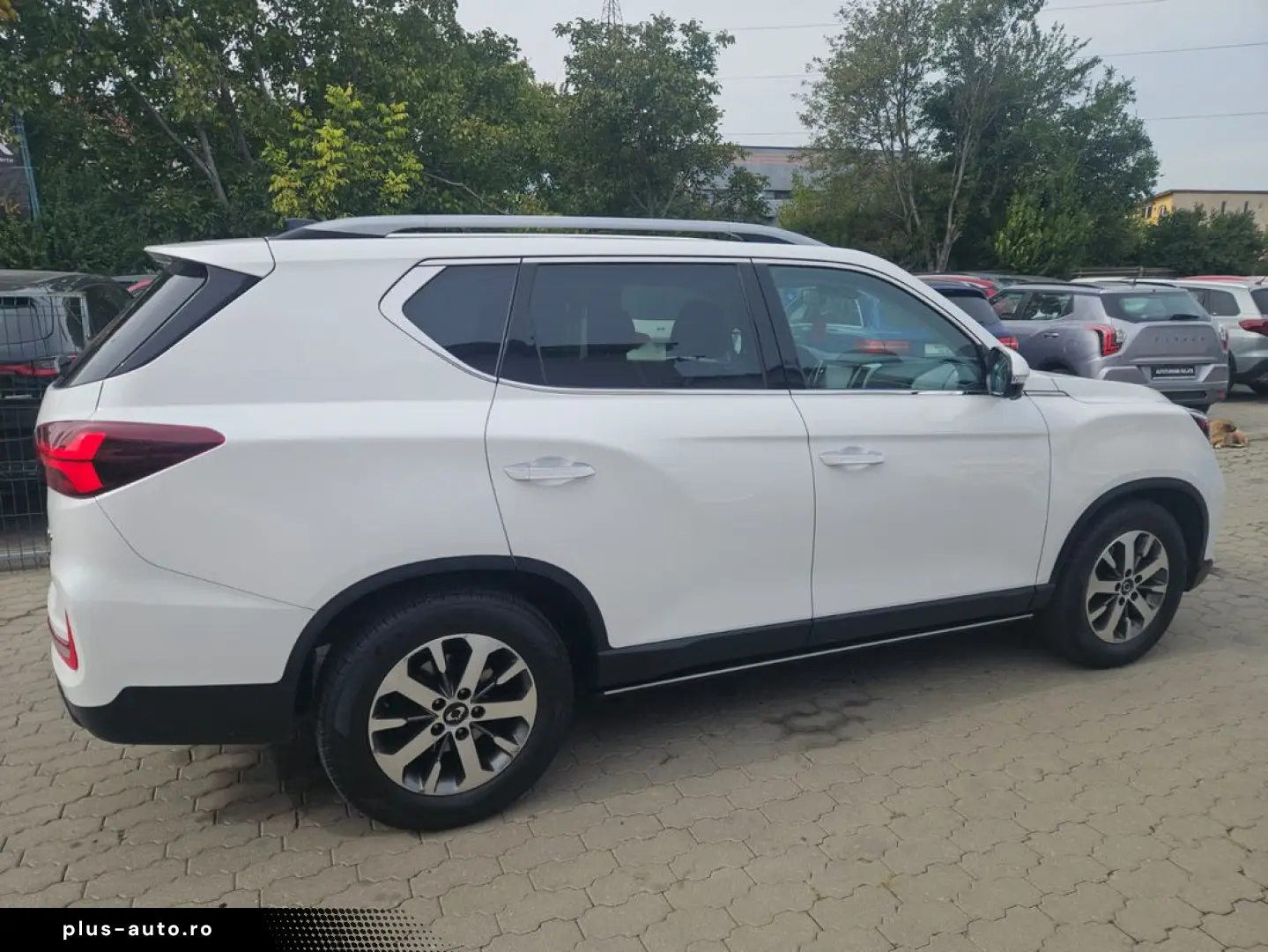 Ssangyong Rexton Premium plus cu trapa si praguri electrice