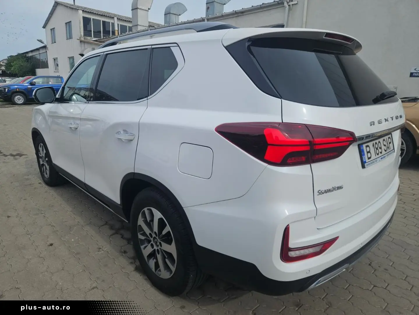Ssangyong Rexton Premium plus cu trapa si praguri electrice