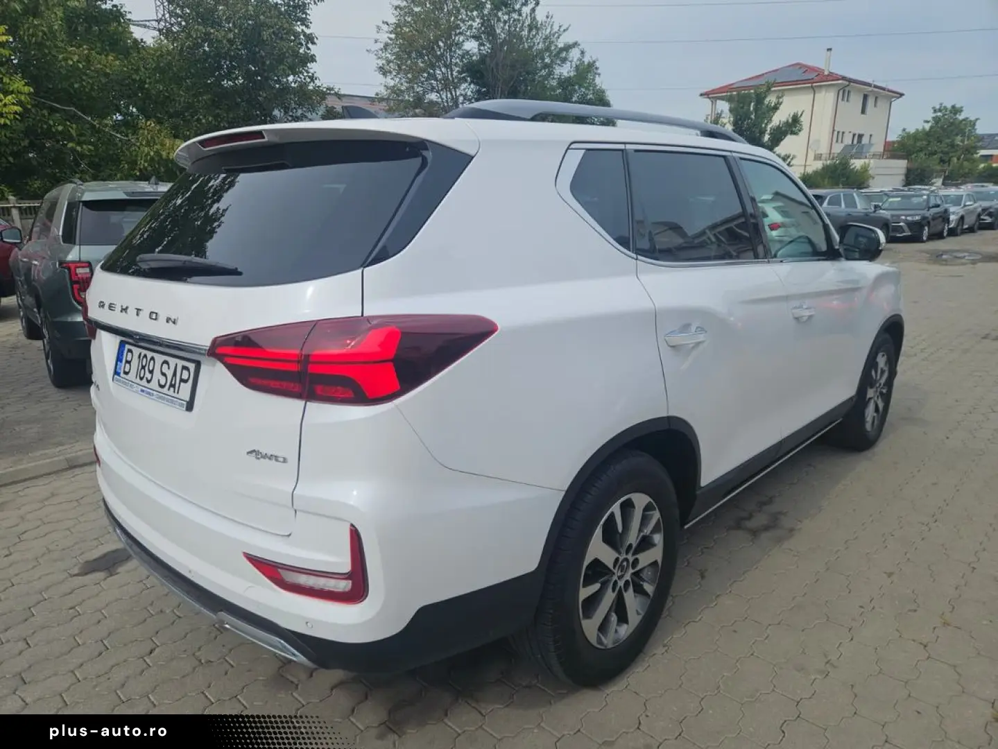 Ssangyong Rexton Premium plus cu trapa si praguri electrice
