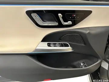 MERCEDES-BENZ E 300 e AMG Digital-Light Pano Head-up…