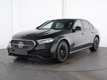 MERCEDES-BENZ E 220 d AMG Night Panorama SUPERSCREEN…