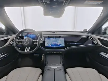MERCEDES-BENZ E 220 d AMG Night Panorama SUPERSCREEN…
