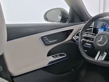 MERCEDES-BENZ E 220 d AMG Night Panorama SUPERSCREEN…
