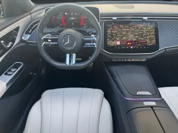 MERCEDES-BENZ E 300 e AMG  20''  Night  Pa…
