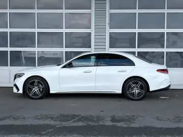 MERCEDES-BENZ E 200 Night AMG Line Advanced Distroni…