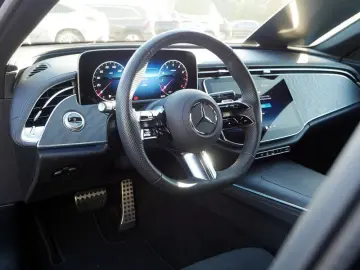 MERCEDES-BENZ E 200   AMG NIGHT DISTR KAMERA SPUR PDC SHZ