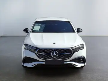 MERCEDES-BENZ E 200   AMG Night Navi LED Distr Kamer…