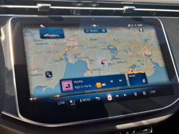 MERCEDES-BENZ E 200   AMG Night Navi LED Distr Kamer…