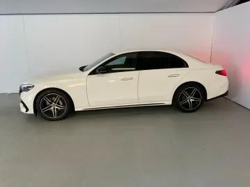 MERCEDES-BENZ E 200 AMG Night DISTRONIC Rü-Camera Wi…