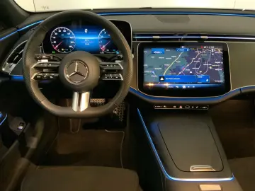 MERCEDES-BENZ E 200 AMG Night DISTRONIC Rü-Camera Wi…