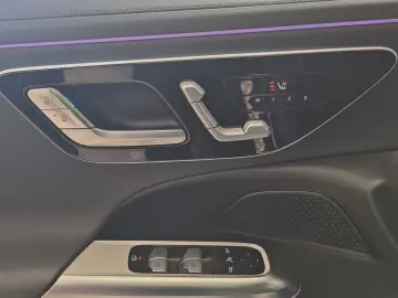 MERCEDES-BENZ E 300 de AMG NIGHT 360  Keyless Digital Light