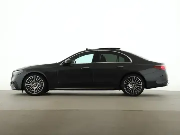 MERCEDES-BENZ E 220 d AMG Pano Sitzklima Burmester 20 Zoll