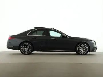 MERCEDES-BENZ E 220 d AMG Pano Sitzklima Burmester 20 Zoll