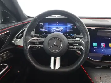 MERCEDES-BENZ E 220 d AMG Pano Sitzklima Burmester 20 Zoll
