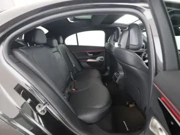 MERCEDES-BENZ E 220 d AMG Pano Sitzklima Burmester 20 Zoll