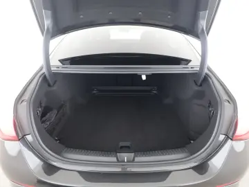 MERCEDES-BENZ E 220 d AMG Pano Sitzklima Burmester 20 Zoll
