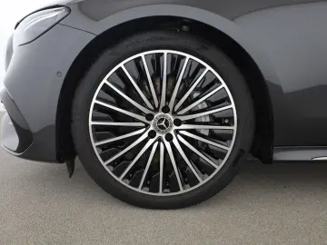 MERCEDES-BENZ E 220 d AMG Pano Sitzklima Burmester 20 Zoll