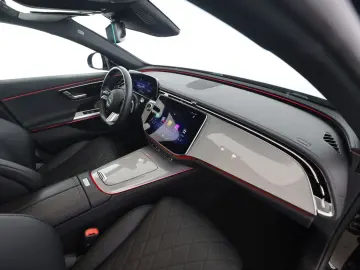 MERCEDES-BENZ E 220 d AMG Pano Sitzklima Burmester 20 Zoll