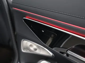 MERCEDES-BENZ E 220 d AMG Pano Sitzklima Burmester 20 Zoll