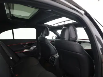 MERCEDES-BENZ E 220 d AMG Pano Sitzklima Burmester 20 Zoll