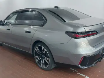 BMW 740 d xDrive TV SkyLounge