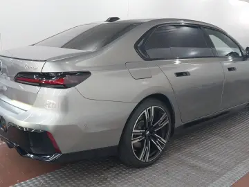 BMW 740 d xDrive TV SkyLounge