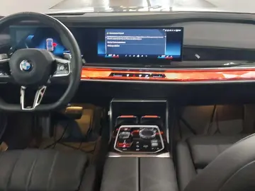 BMW 740 d xDrive TV SkyLounge