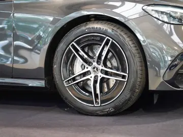 MERCEDES-BENZ E 200 AMG Line Night KEYLESS Lenkradhe…