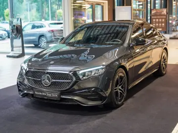 MERCEDES-BENZ E 200 AMG Line Night KEYLESS Lenkradhe…