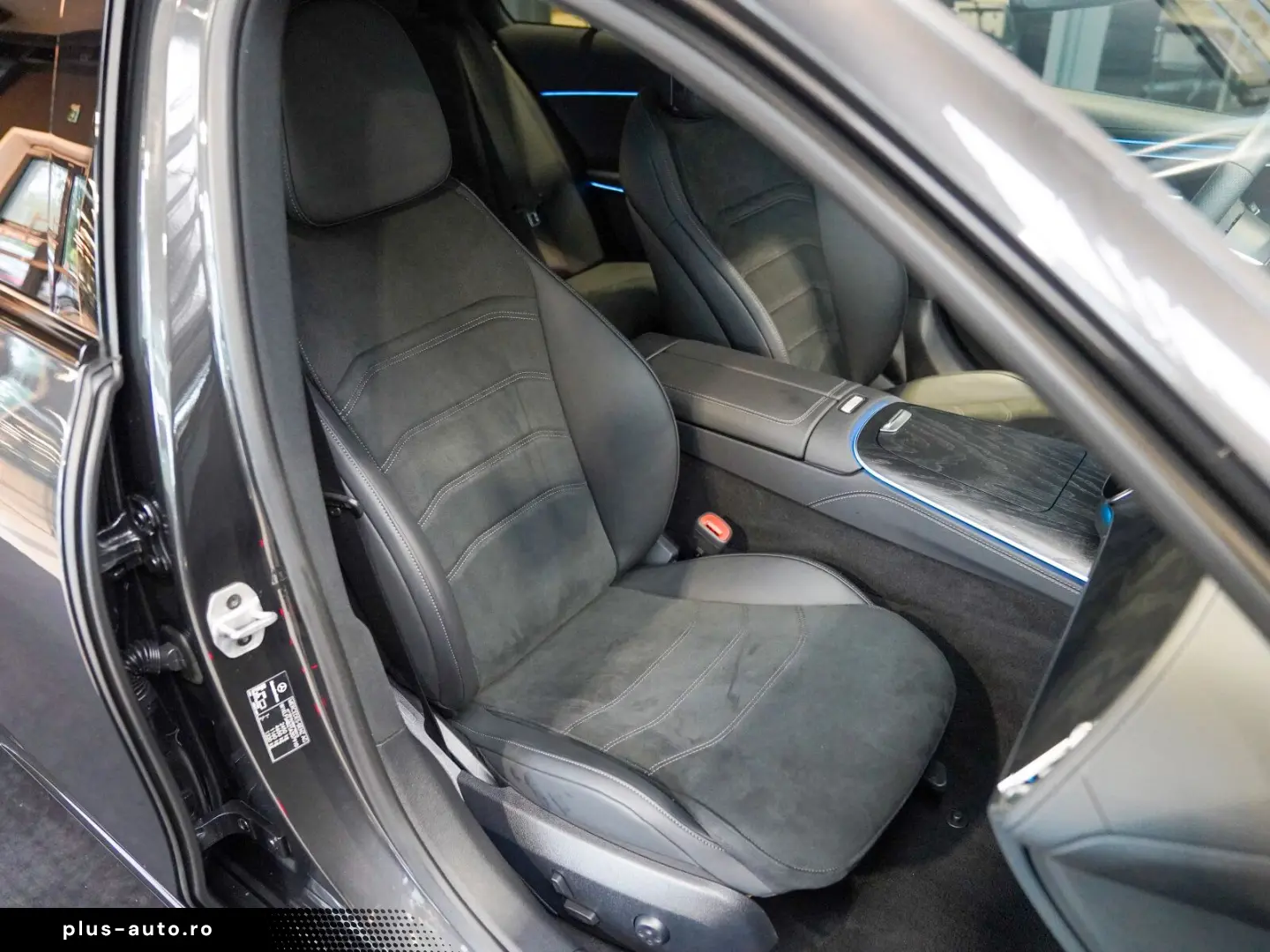 MERCEDES-BENZ E 200 AMG Line Night KEYLESS Lenkradhe&hellip;