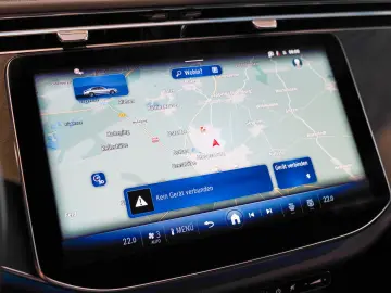 MERCEDES-BENZ E 200 AMG Line Night KEYLESS Lenkradhe…