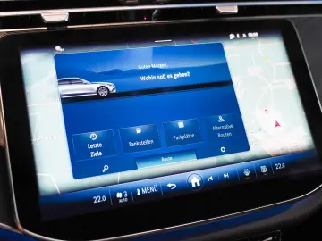 MERCEDES-BENZ E 200 AMG Line Night KEYLESS Lenkradhe…