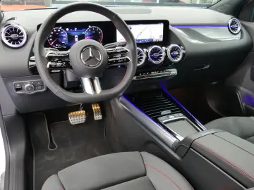 Mercedes-Benz GLA 180 AMG  R-