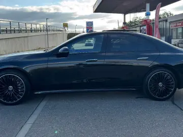 MERCEDES-BENZ E 220 d AMG Line Premium Digi Pano 360…