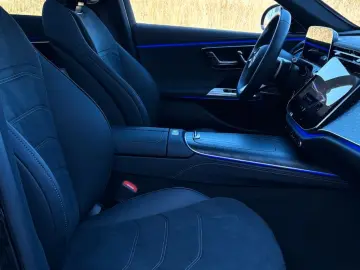 MERCEDES-BENZ E 220 d AMG Line Premium Digi Pano 360…