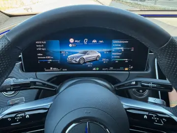 MERCEDES-BENZ E 220 d AMG Line Premium Digi Pano 360…