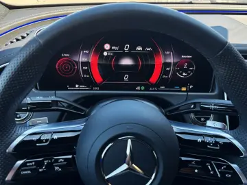 MERCEDES-BENZ E 220 d AMG Line Premium Digi Pano 360…