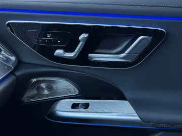 MERCEDES-BENZ E 220 d AMG Line Premium Digi Pano 360…