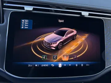 MERCEDES-BENZ E 220 d AMG Line Premium Digi Pano 360…