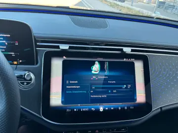 MERCEDES-BENZ E 220 d AMG Line Premium Digi Pano 360…