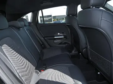 MERCEDES-BENZ GLA 200 d PROGRESSIVE AHK MBUX LED SHZ ADV.